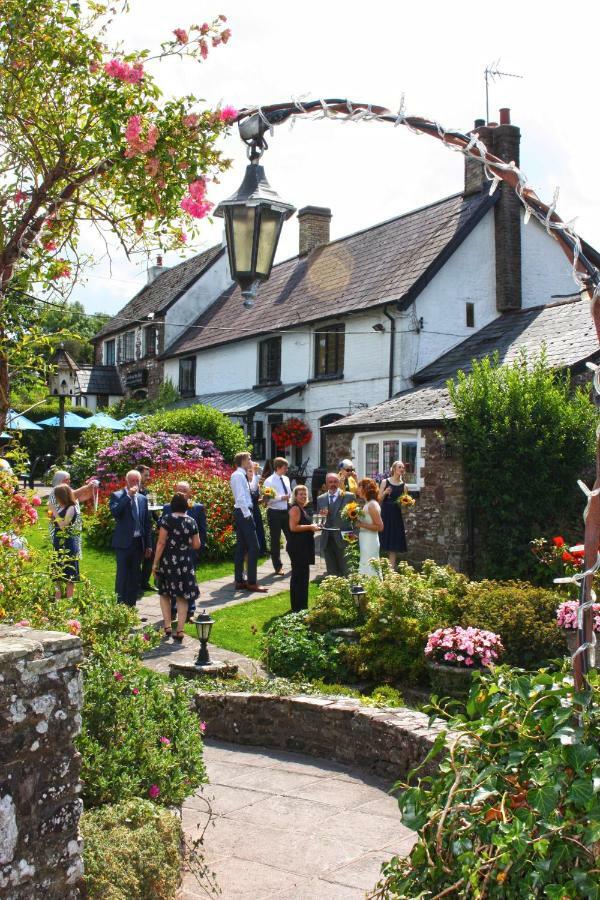 The Greyhound Inn And Hotel Usk Exteriör bild
